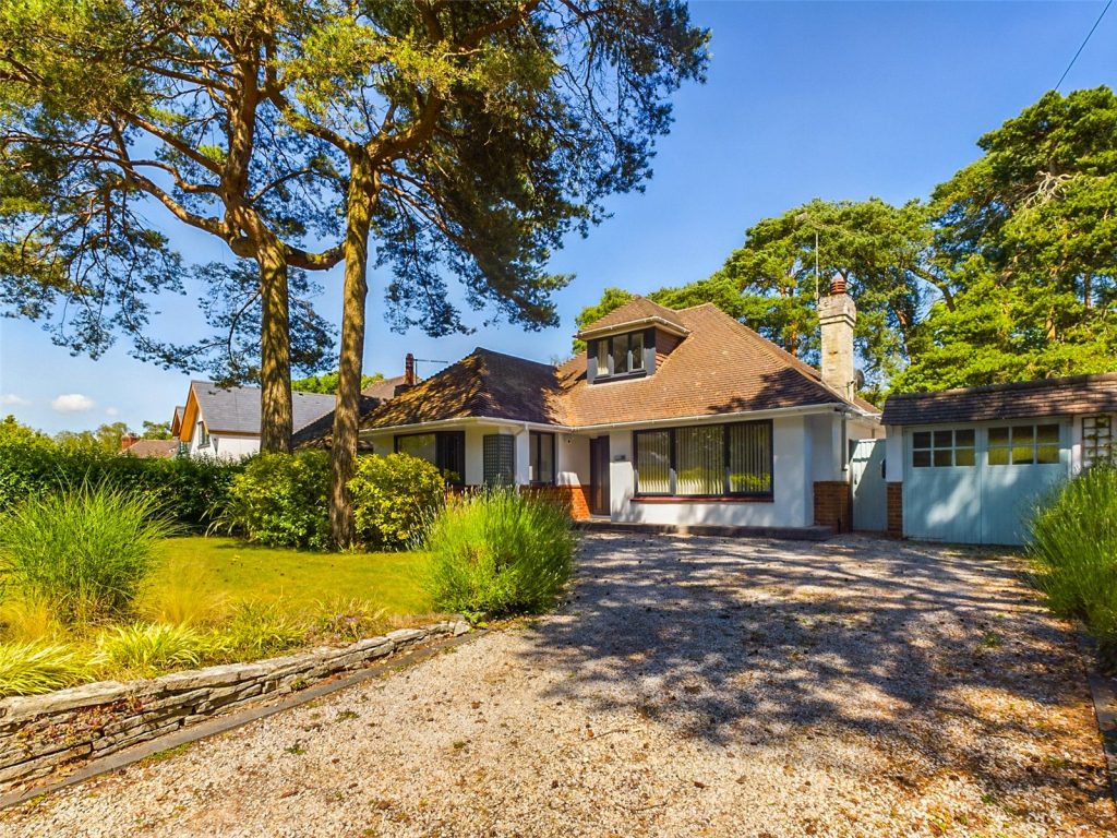 Hurstbourne Avenue, Highcliffe, Dorset, BH23 4RQ