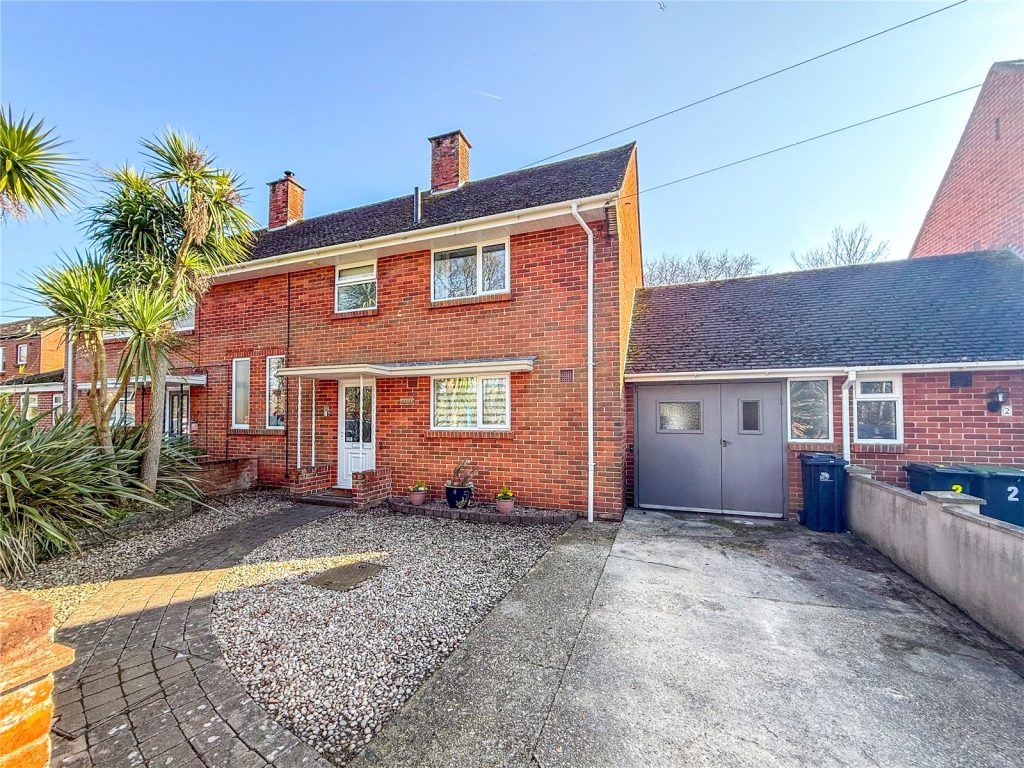 Knapp Mill Avenue, Christchurch, Dorset, BH23 2JZ