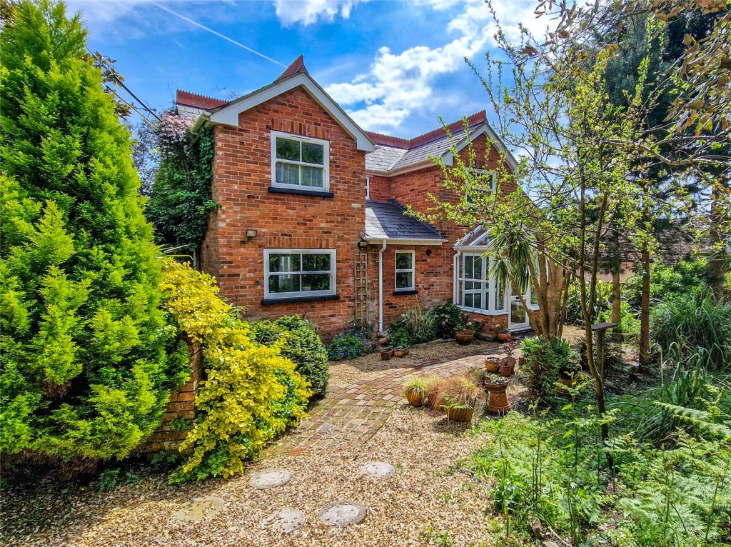 Chewton Common Road, Highcliffe, Christchurch, Dorset, BH23 5LU