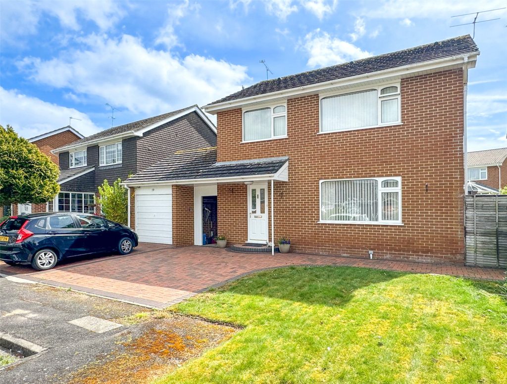 Hill Close, Bransgore, Christchurch, Dorset, BH23 8BP