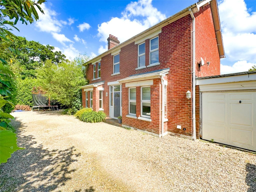 Ringwood Road, Bransgore, Christchurch, Dorset, BH23 8JQ