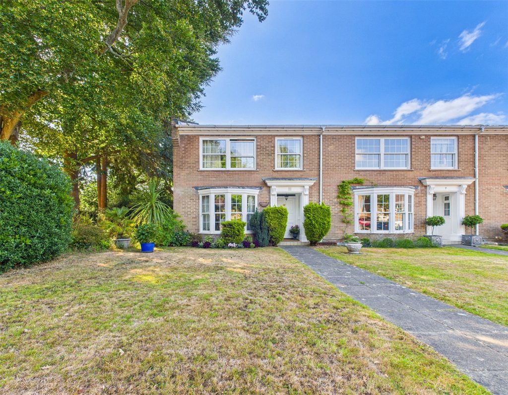 Halton Close, Bransgore, Christchurch, Dorset, BH23 8HZ