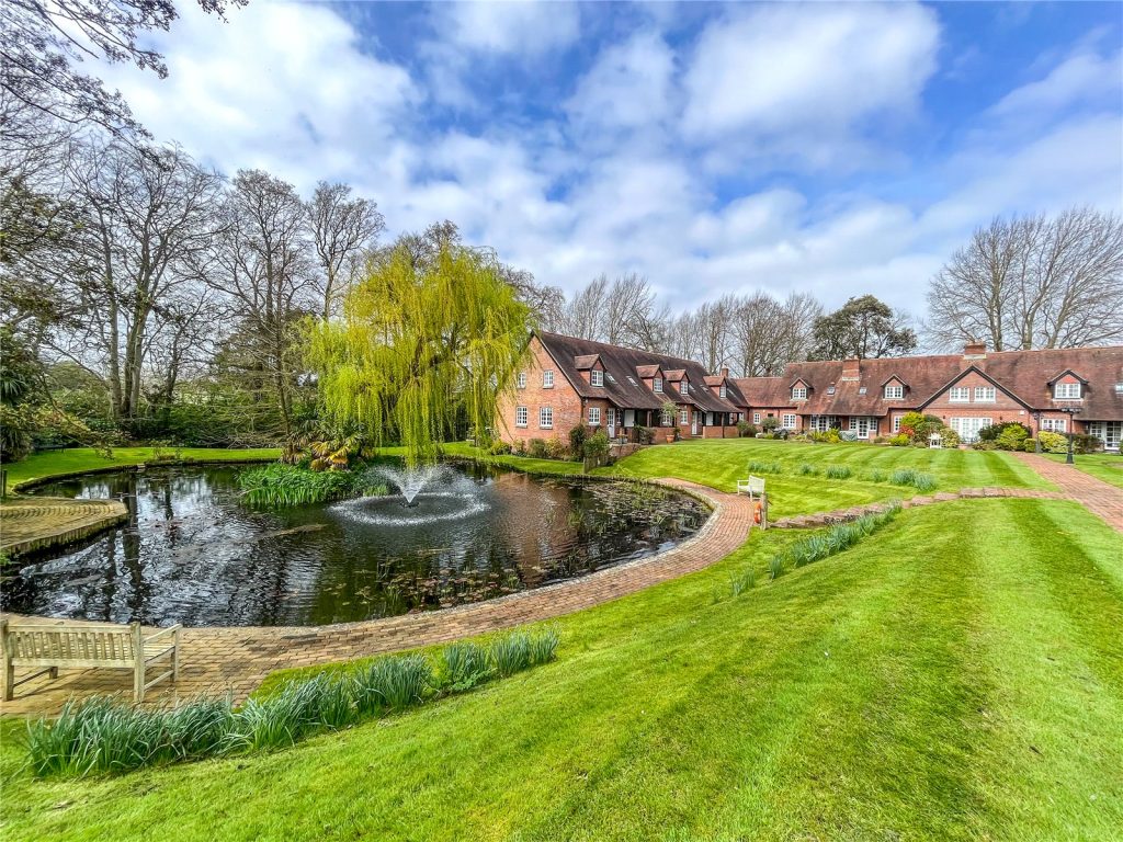 Salisbury Road, Burton, Christchurch, BH23 7JS
