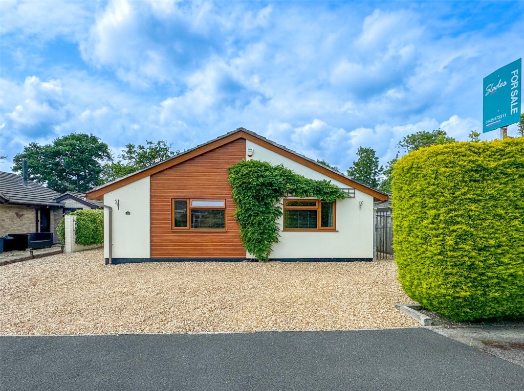 Wiltshire Gardens, Bransgore, Christchurch, Dorset, BH23 8BJ