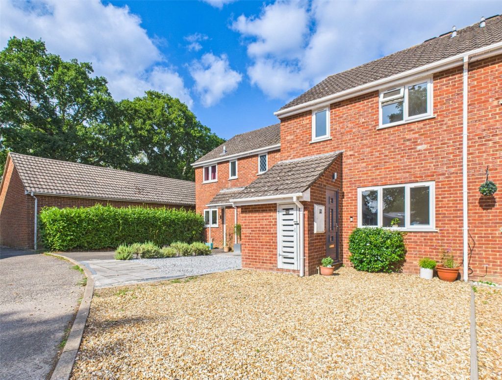 Rosehill Drive, Bransgore, Christchurch, Dorset, BH23 8NR