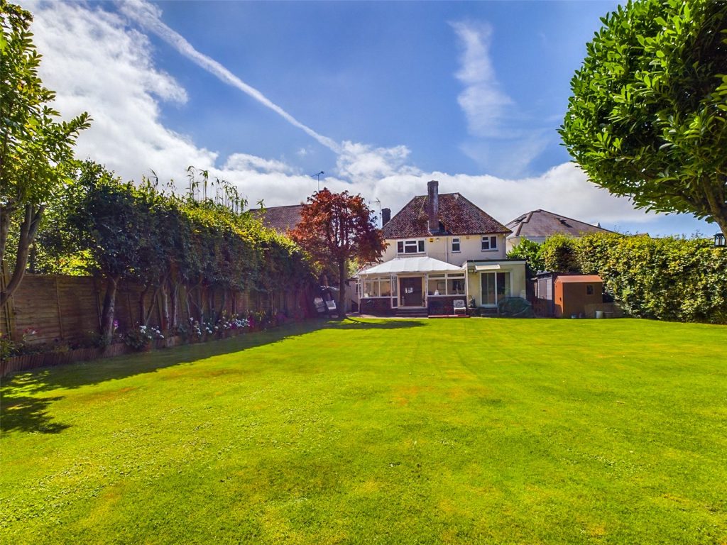 Shelley Close, Highcliffe, Dorset, BH23 4HW