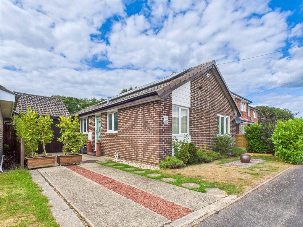 Woodlands Close, Bransgore, Christchurch, Dorset, BH23 8NF