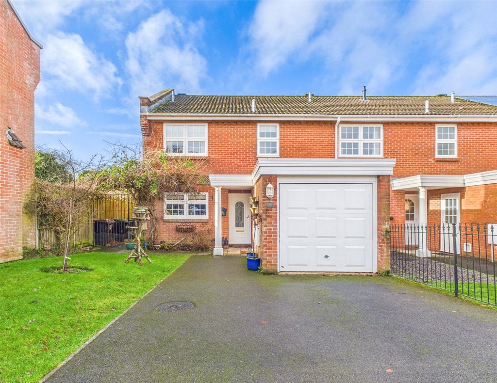 St. Georges Drive, Bransgore, Christchurch, Dorset, BH23 8EZ