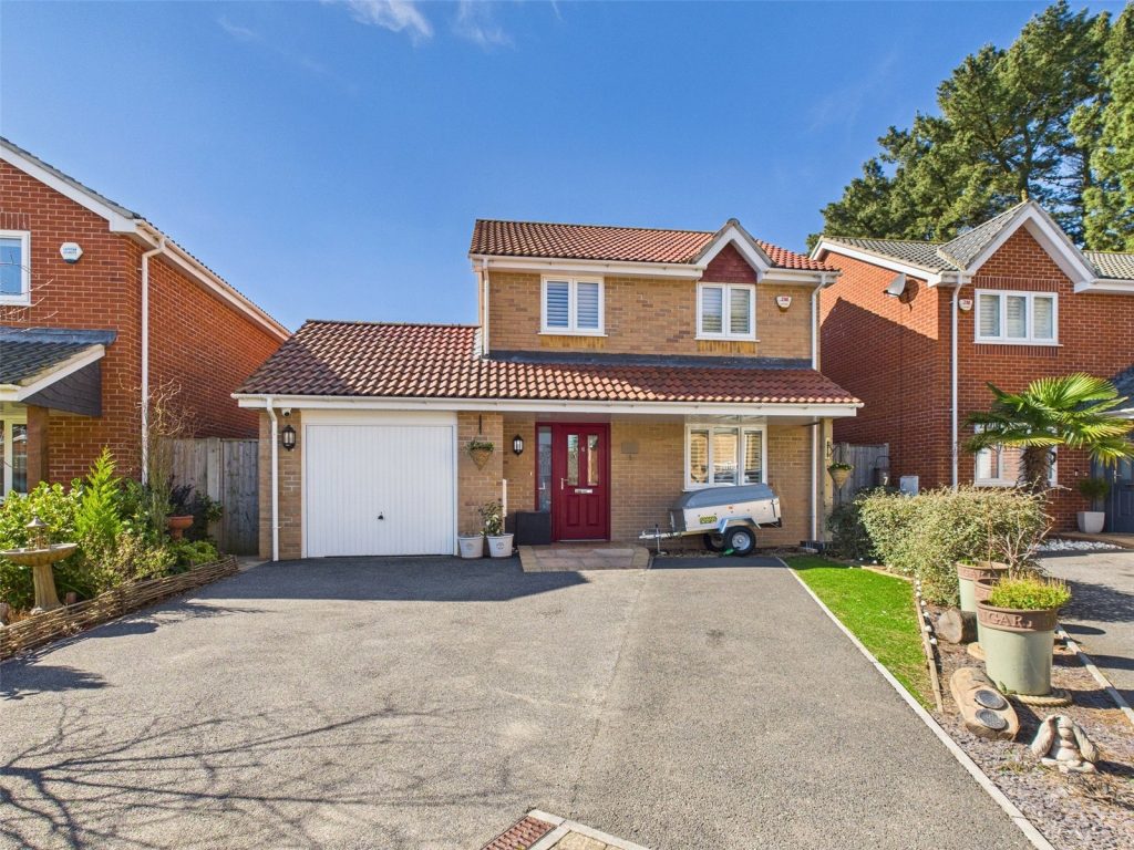 Elderflower Close, Highcliffe, Christchurch, Dorset, BH23 4FS