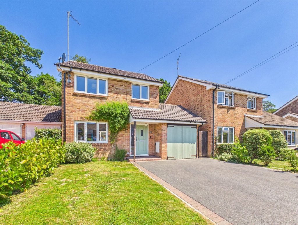 Brookside Road, Bransgore, Christchurch, Dorset, BH23 8AW