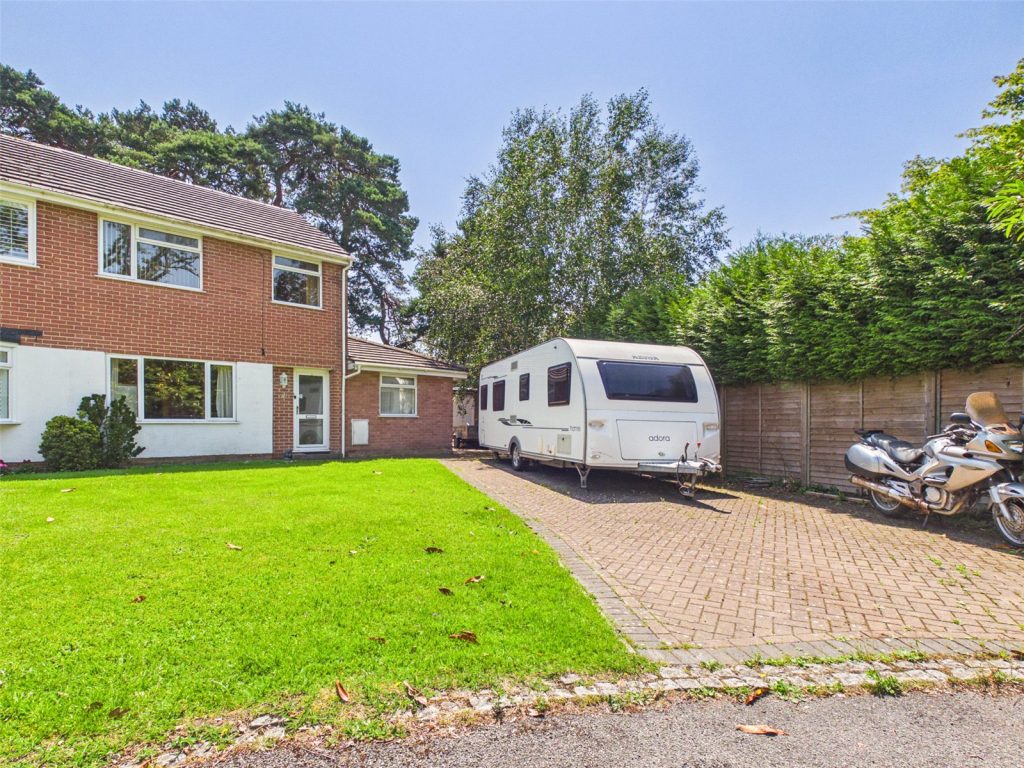 Shearsbrook Close, Bransgore, Christchurch, Dorset, BH23 8HF