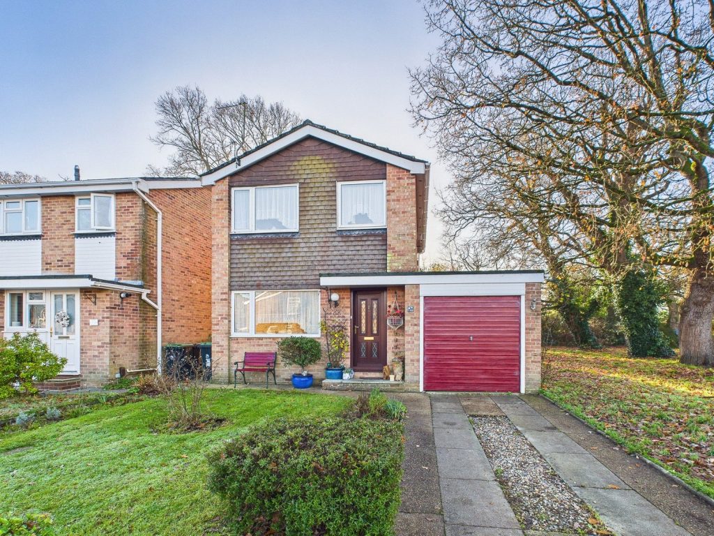 Moorcroft Avenue, Burton, Christchurch, Dorset, BH23 7HU