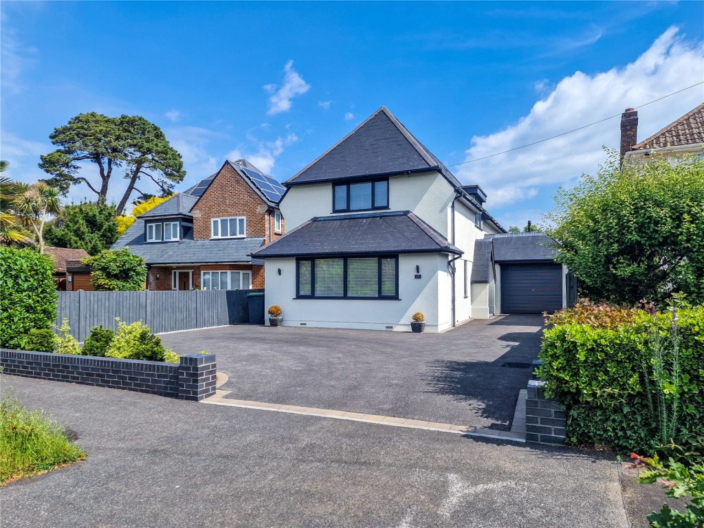East Cliff Way, Friars Cliff, Dorset, BH23 4EY