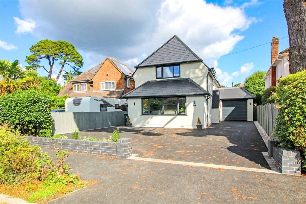 East Cliff Way, Friars Cliff, Christchurch, Dorset, BH23 4EY