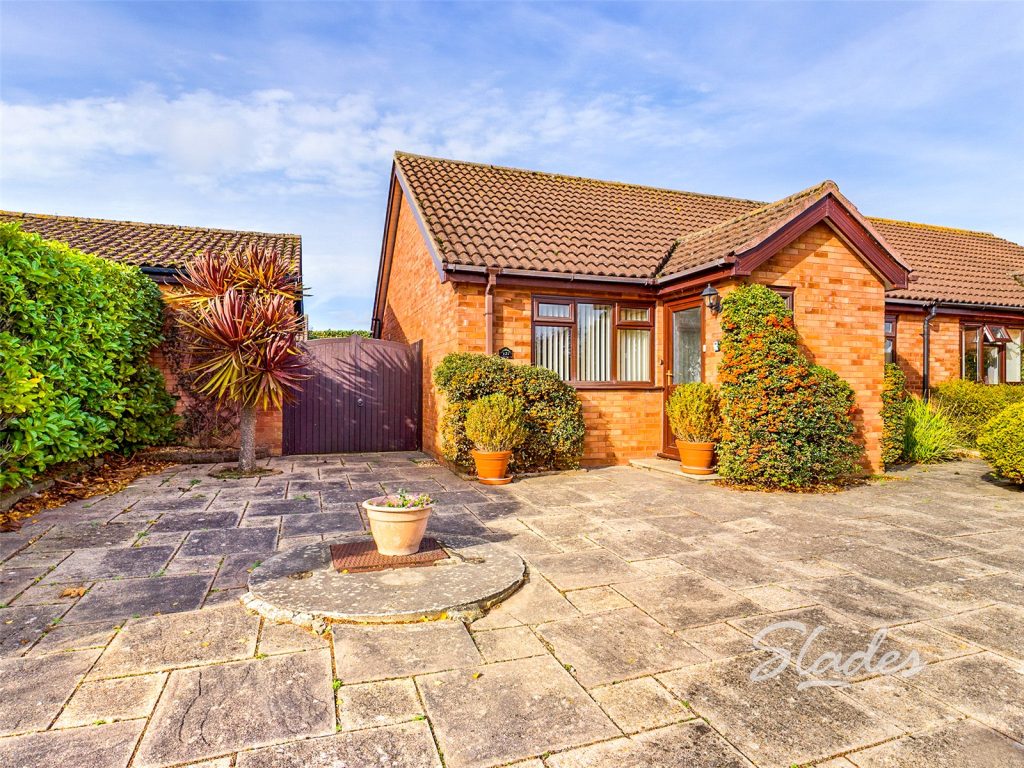 Saffron Drive, Highcliffe, Christchurch, Dorset, BH23 4TQ