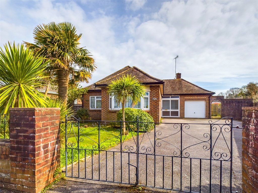 Ridgefield Gardens, Highcliffe, Dorset, BH23 4QG