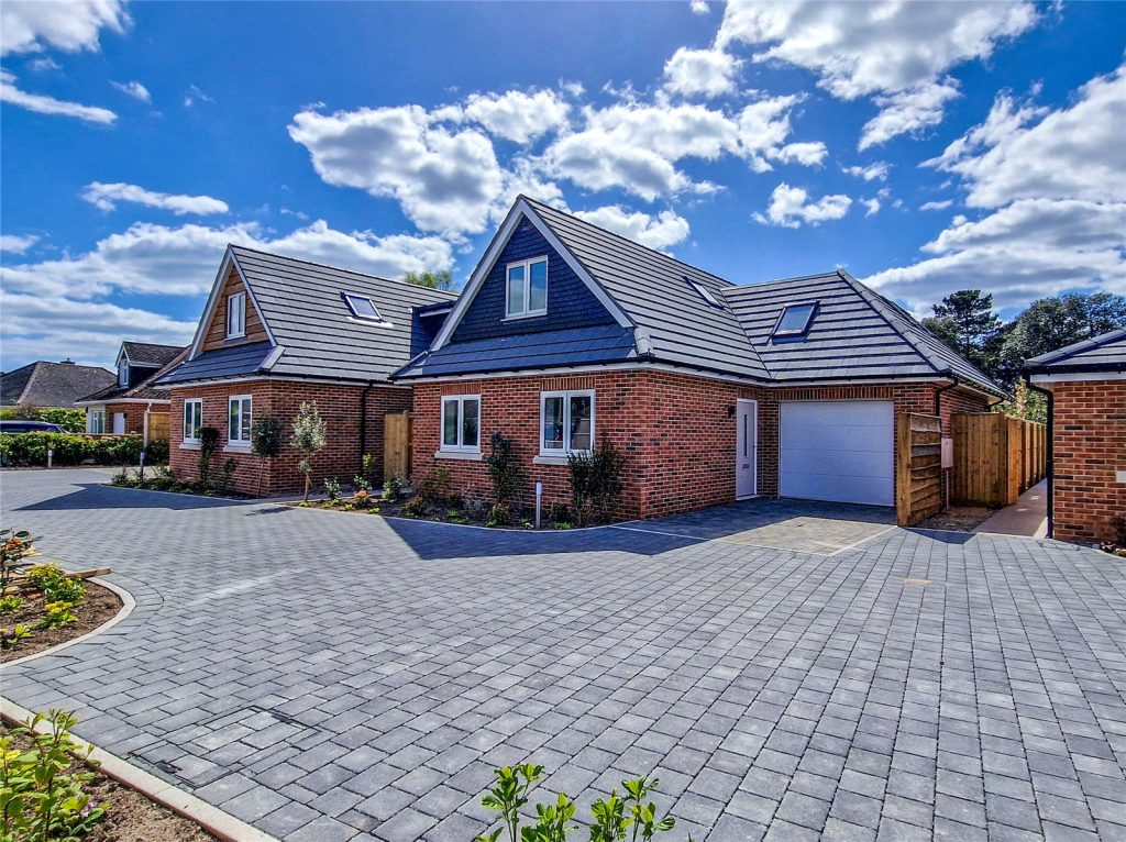 Forest Close, Highcliffe, Christchurch, Dorset, BH23 4QF