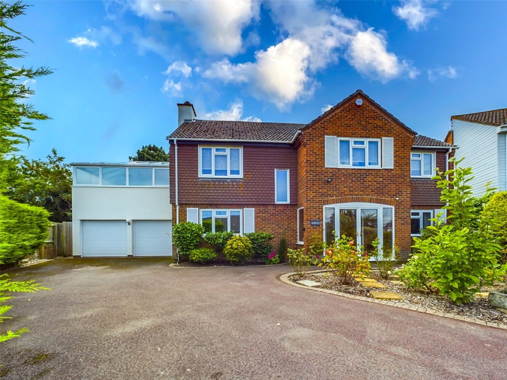 Vecta Close, Friars Cliff, Dorset, BH23 4EJ