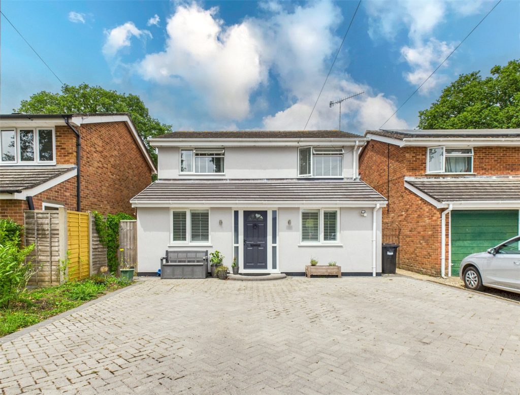 Colbourne Close, Bransgore, Christchurch, Dorset, BH23 8BW