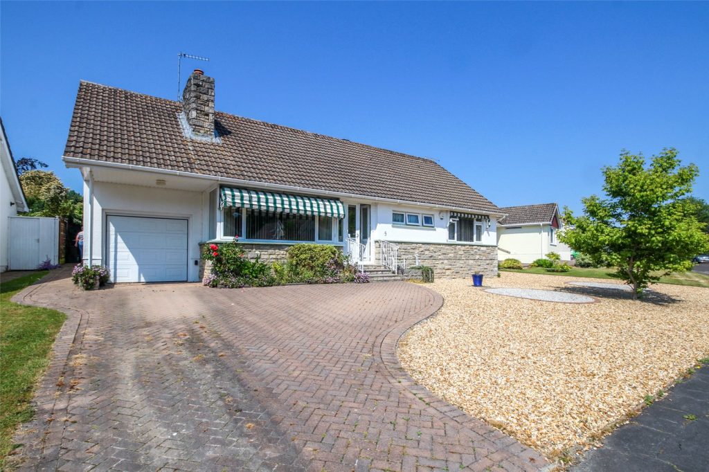 Kilmington Way, Highcliffe, Christchurch, Dorset, BH23 5BL
