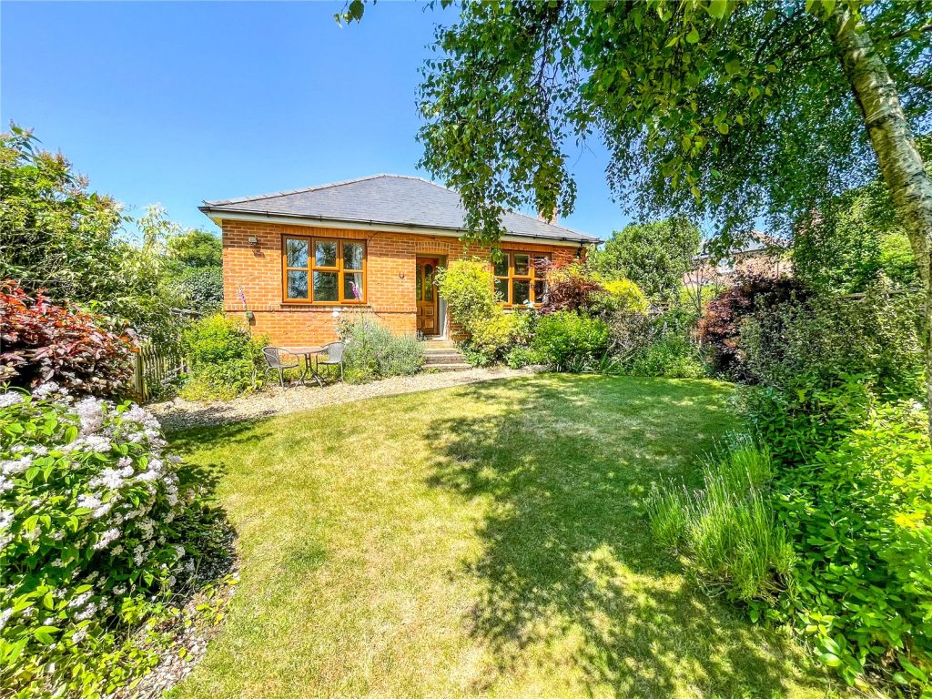 Willow Lane, Bransgore, Christchurch, Dorset, BH23 8DL