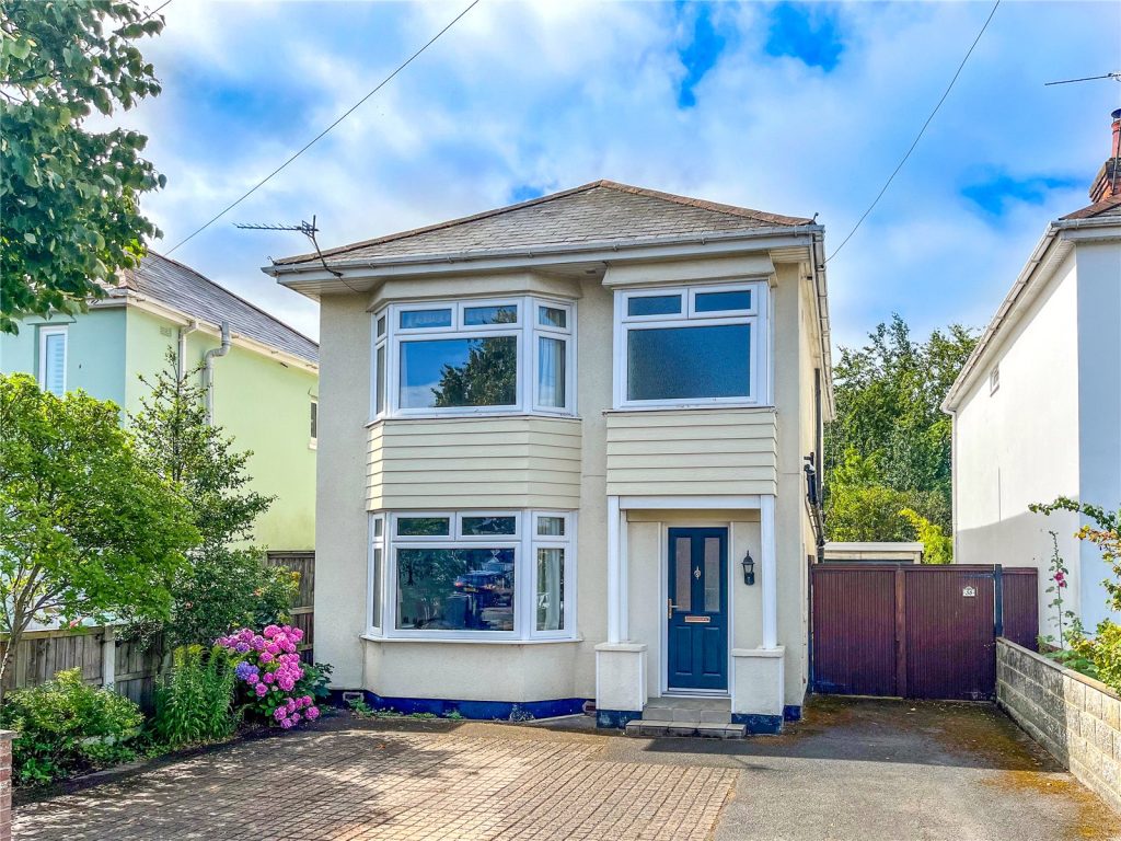 Kings Avenue, Christchurch, BH23 1NB