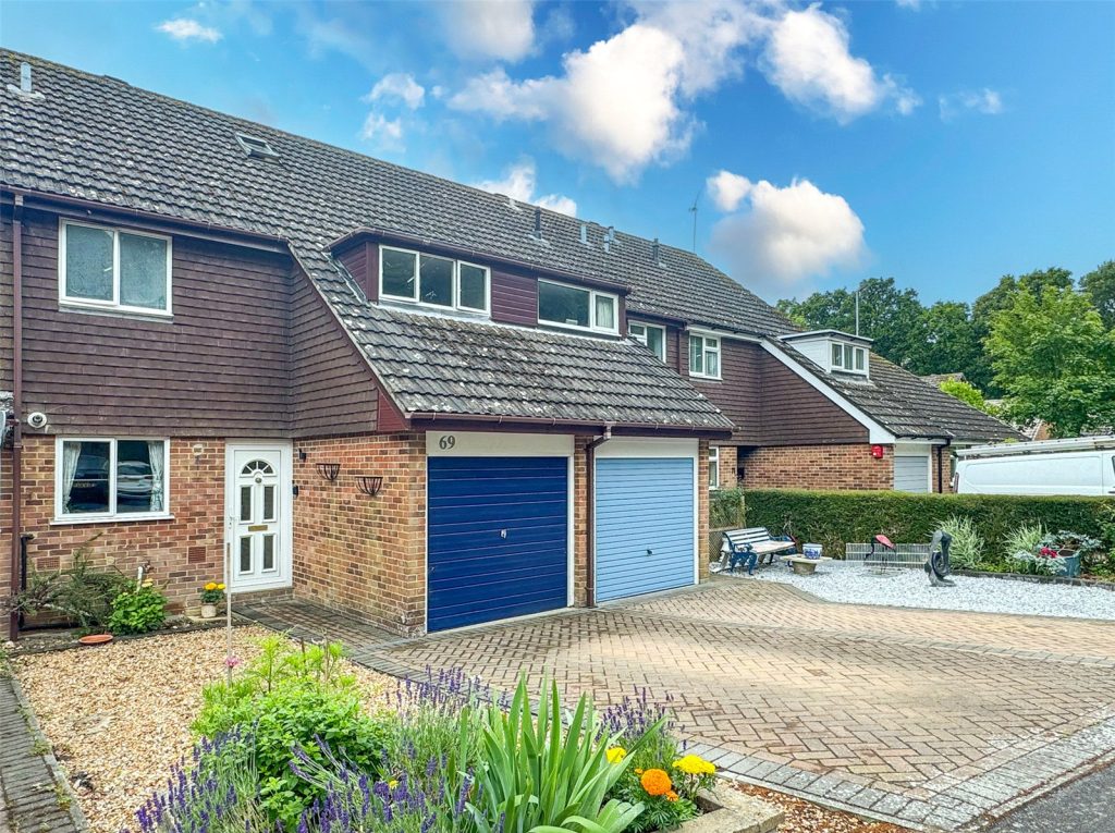 Rosehill Drive, Bransgore, Christchurch, Dorset, BH23 8NR