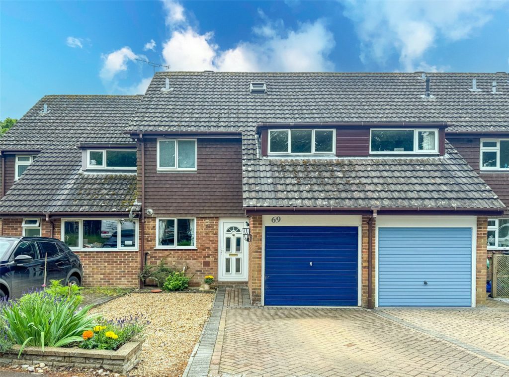 Rosehill Drive, Bransgore, Christchurch, Dorset, BH23 8NR