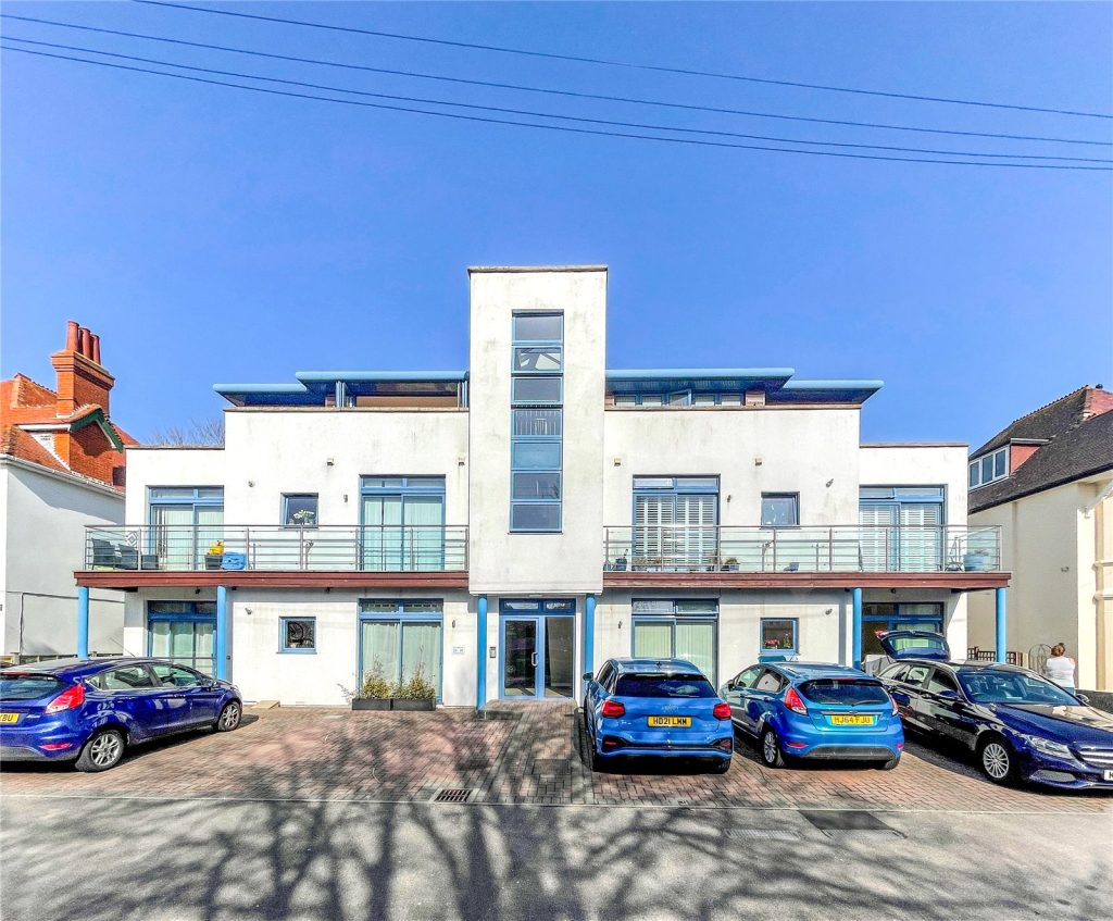 Stourcliffe Avenue, Bournemouth, BH6 3PT