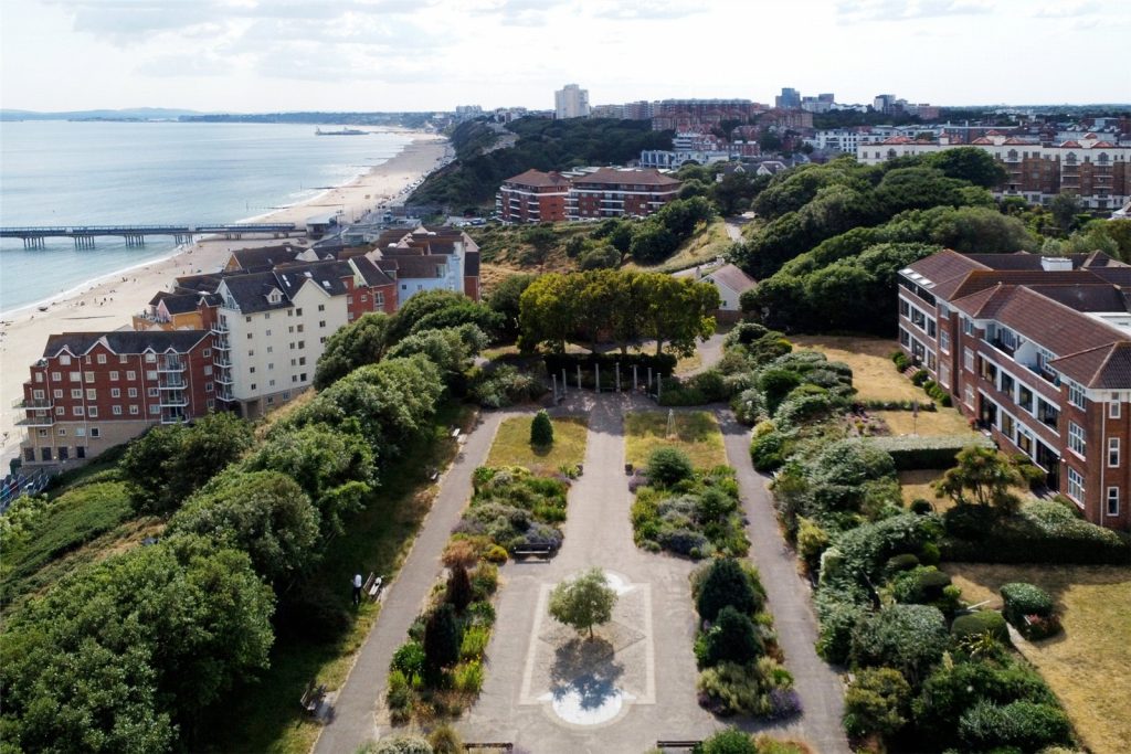 Boscombe Cliff Road, Bournemouth, BH5 1JN