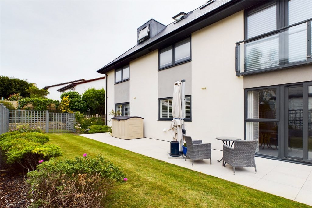 Likoni, 7 Warren Edge Close, Southbourne, Bournemouth, BH6 4AY