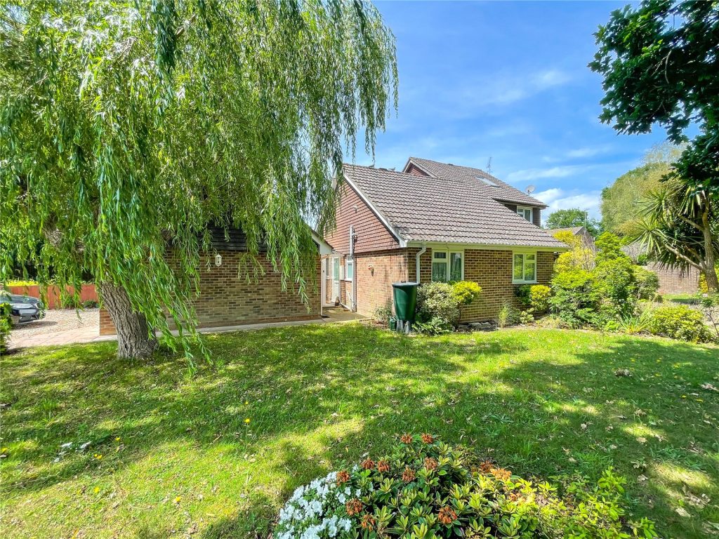 Rosehill Drive, Bransgore, Christchurch, Dorset, BH23 8NP