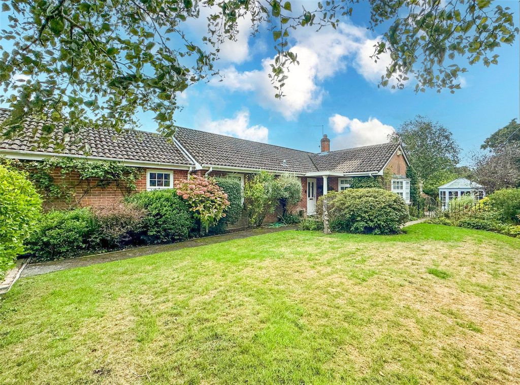 St. Georges Drive, Bransgore, Christchurch, Dorset, BH23 8EZ