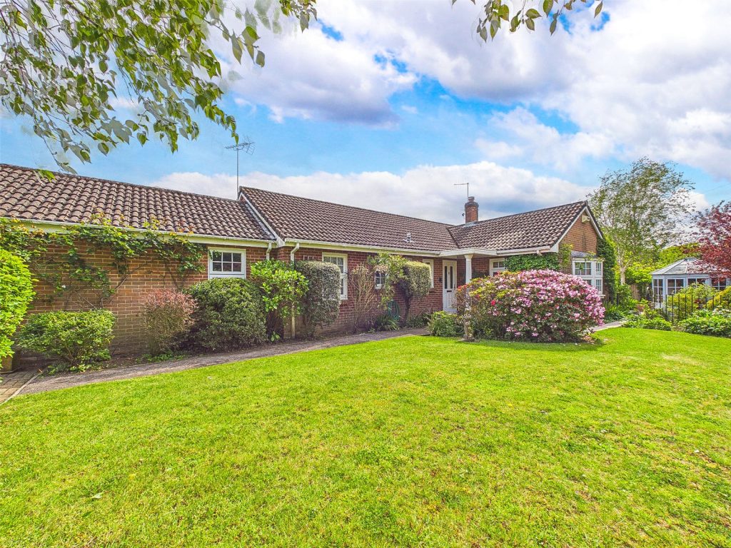 St. Georges Drive, Bransgore, Christchurch, Dorset, BH23 8EZ