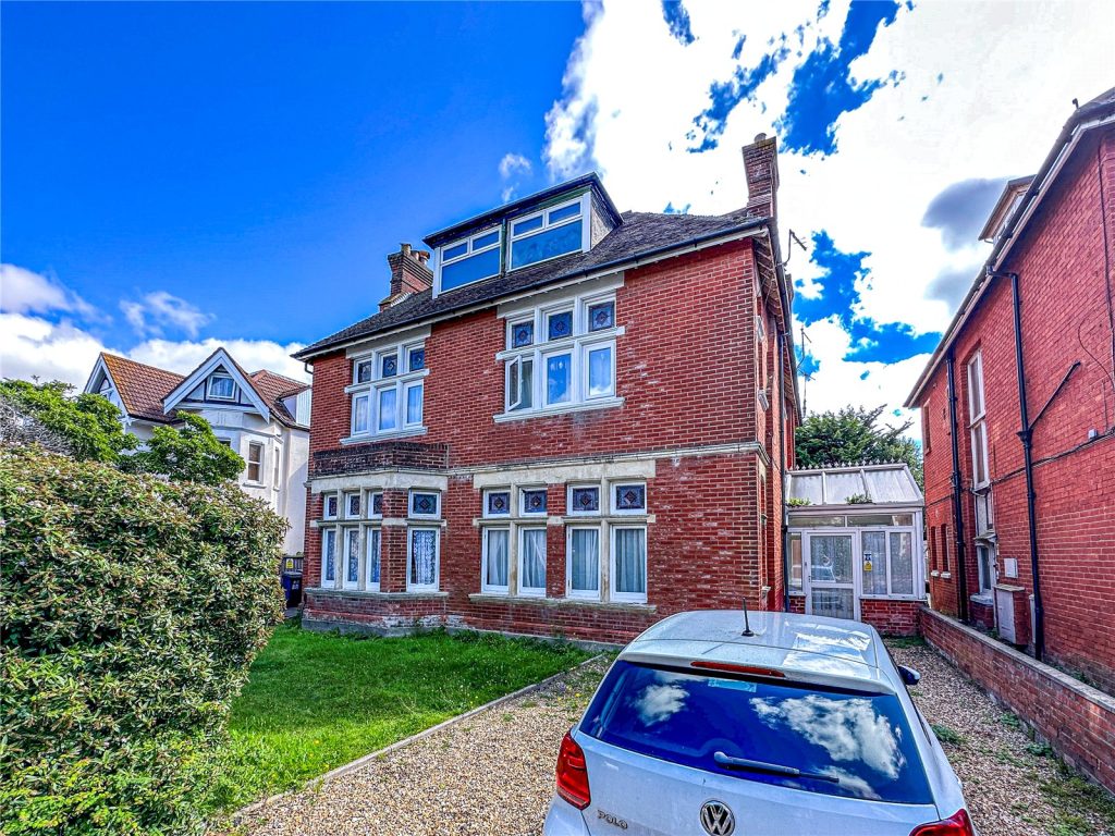 Crabton Close Road, Bournemouth, BH5 1HL