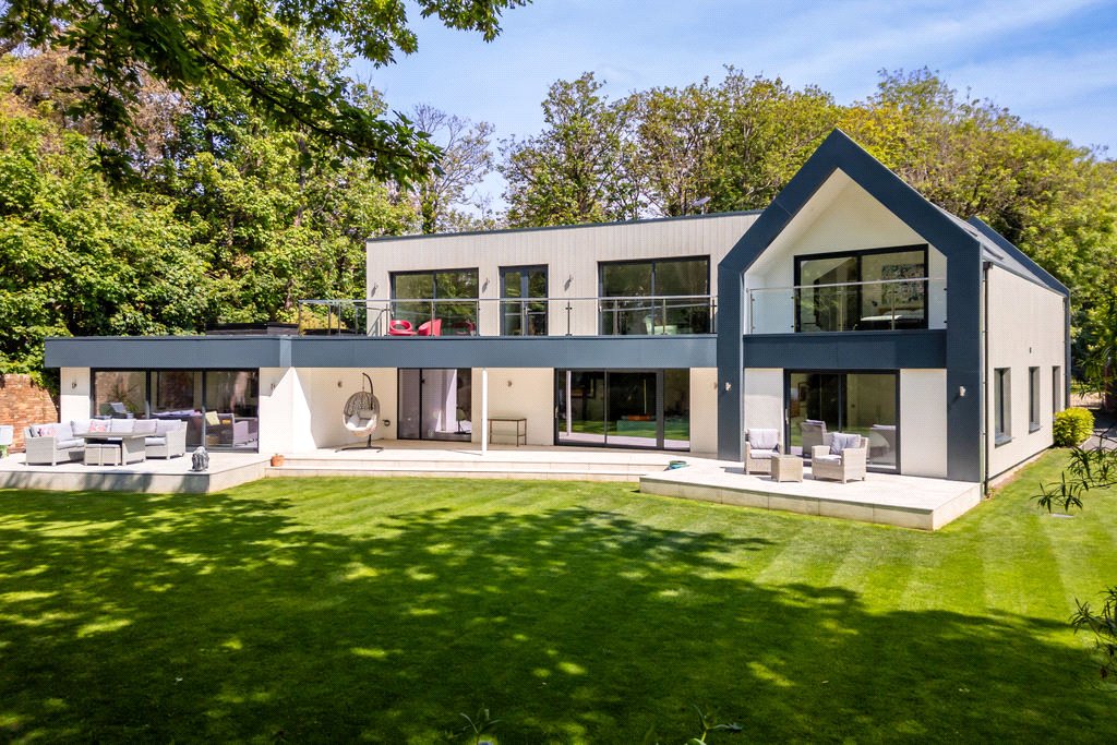 Rothesay Drive, Highcliffe, Christchurch, Dorset, BH23 4LE