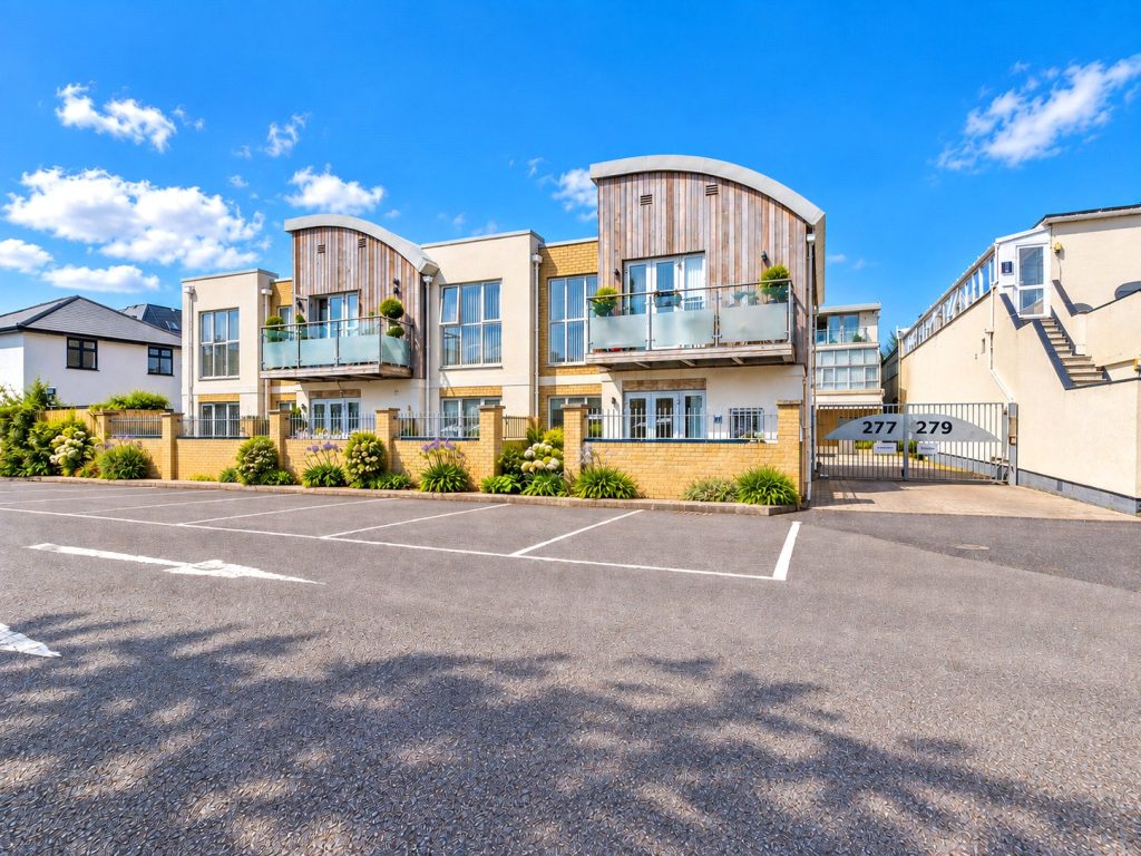 Lymington Road, Highcliffe, Christchurch, Dorset, BH23 5EB