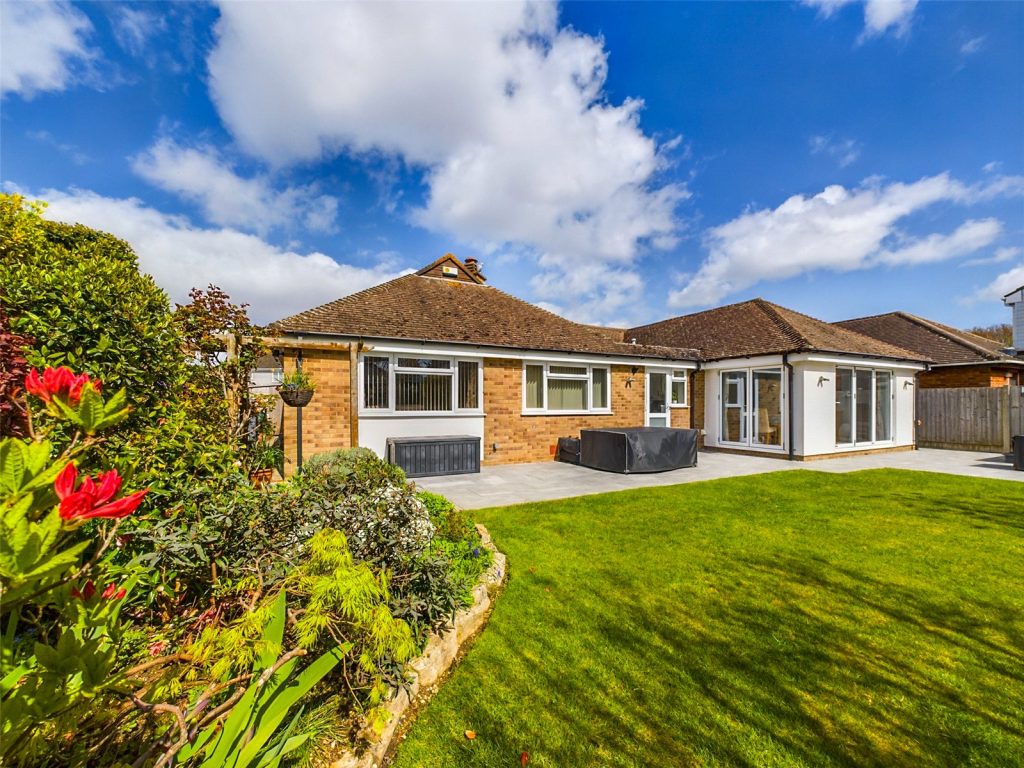 Vecta Close, Friars Cliff, Christchurch, Dorset, BH23 4EJ