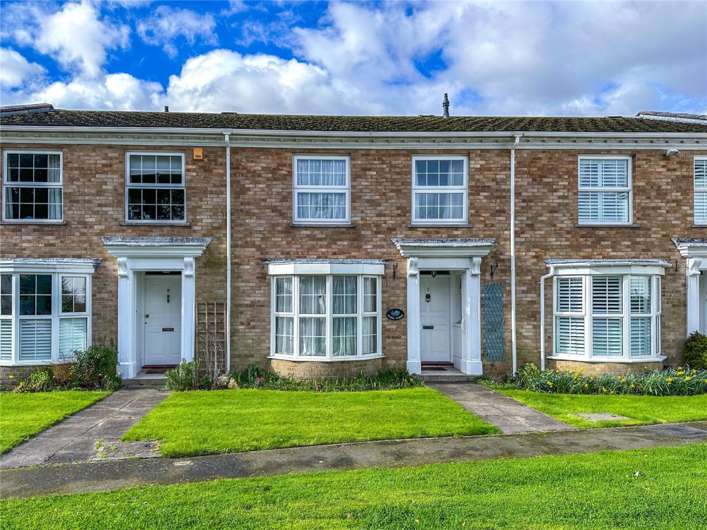 Russell Drive, Christchurch, Dorset, BH23 3PA