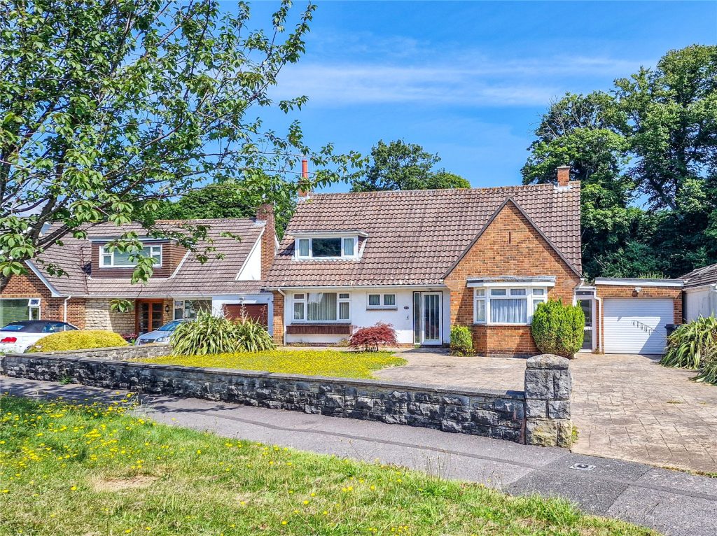Rothesay Drive, Highcliffe, Christchurch, Dorset, BH23 4LB