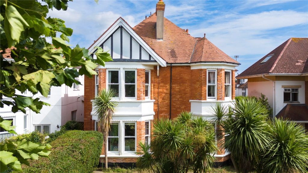 Grand Avenue, Southbourne, Bournemouth, BH6 3SY