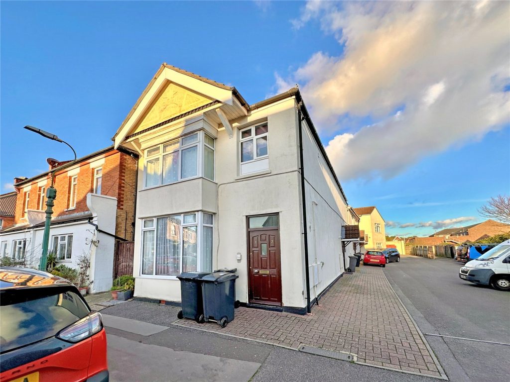 Clarence Park Road, Bournemouth, BH7 6LE