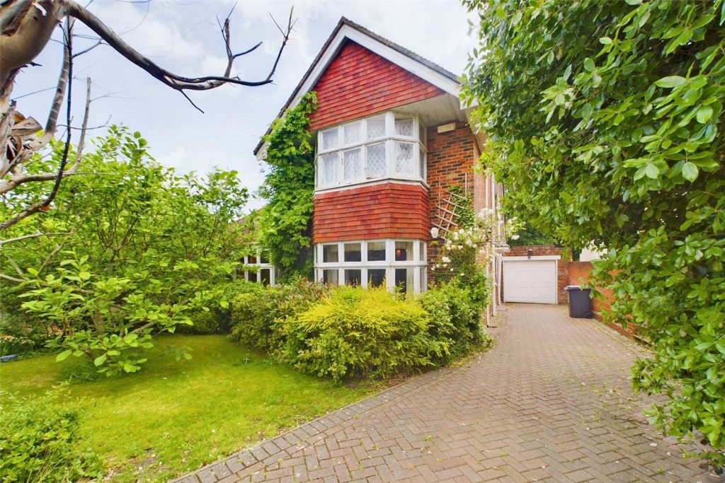 Dingle Road, Bournemouth, BH5 2DR