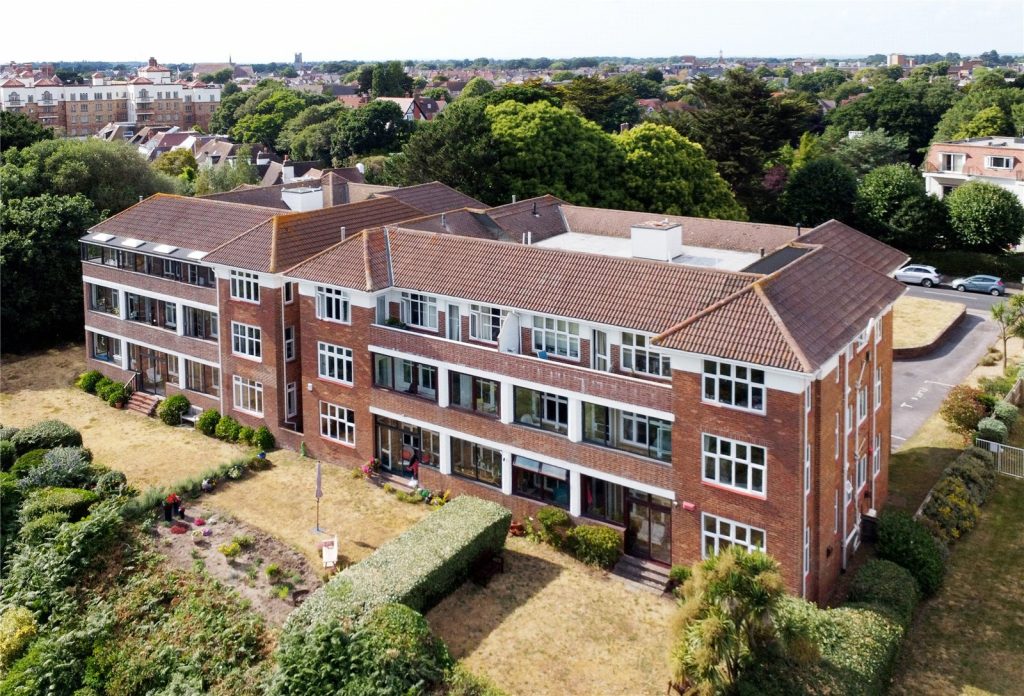 Boscombe Cliff Road, Bournemouth, BH5 1JN