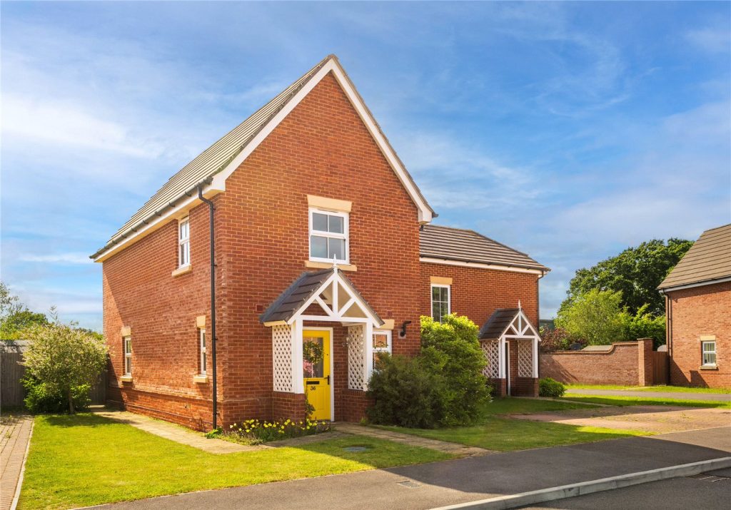 Arnwood Drive, Bransgore, Christchurch, Dorset, BH23 8FH