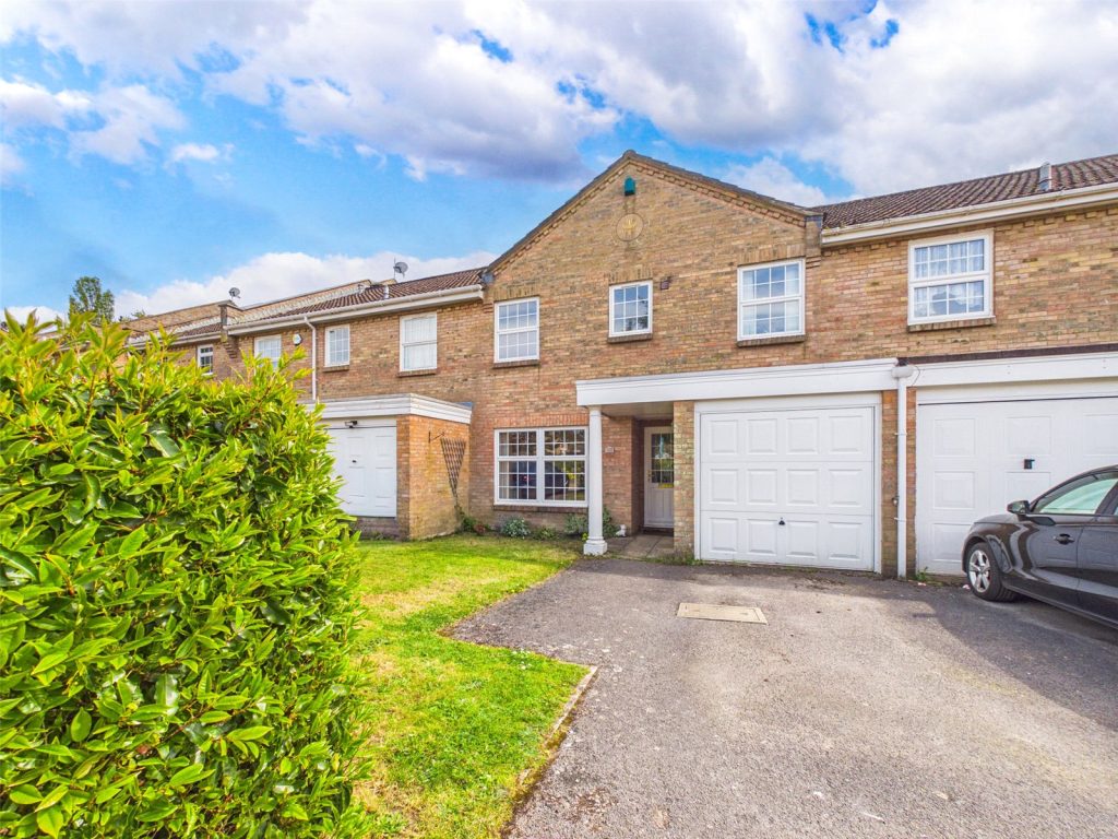 St. Georges Drive, Bransgore, Christchurch, Dorset, BH23 8EZ
