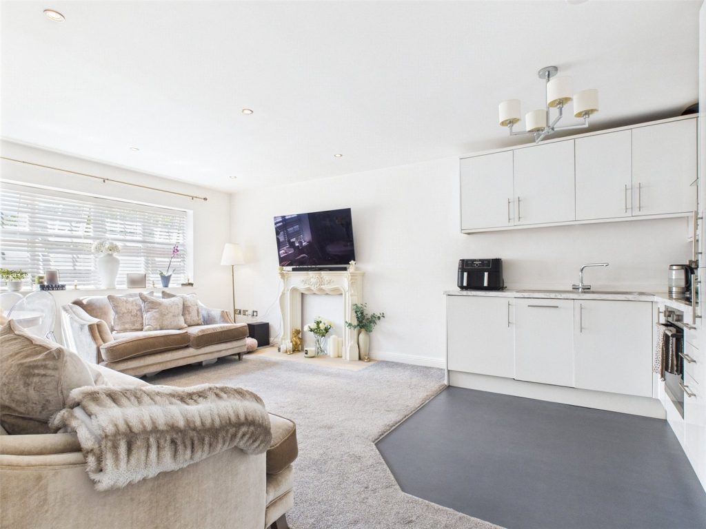 Lymington Road, Highcliffe, Christchurch, BH23 5EN