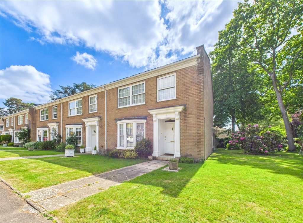 Cranwell Close, Bransgore, Christchurch, Dorset, BH23 8HY