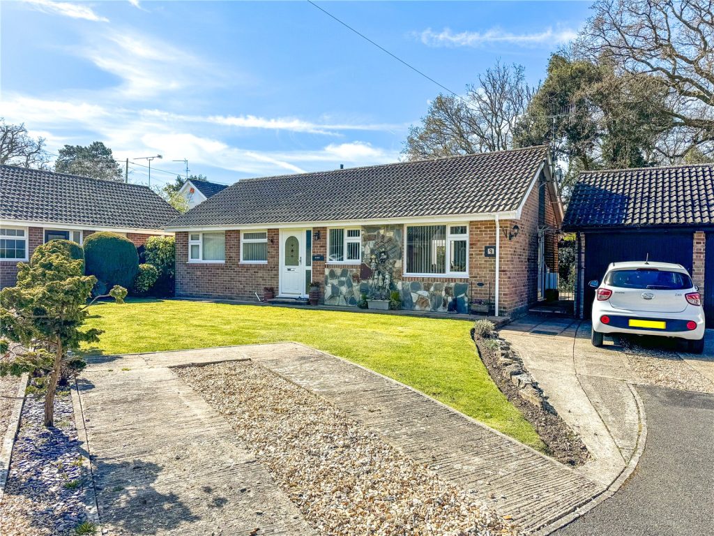 Woodlands Close, Bransgore, Christchurch, Dorset, BH23 8NF