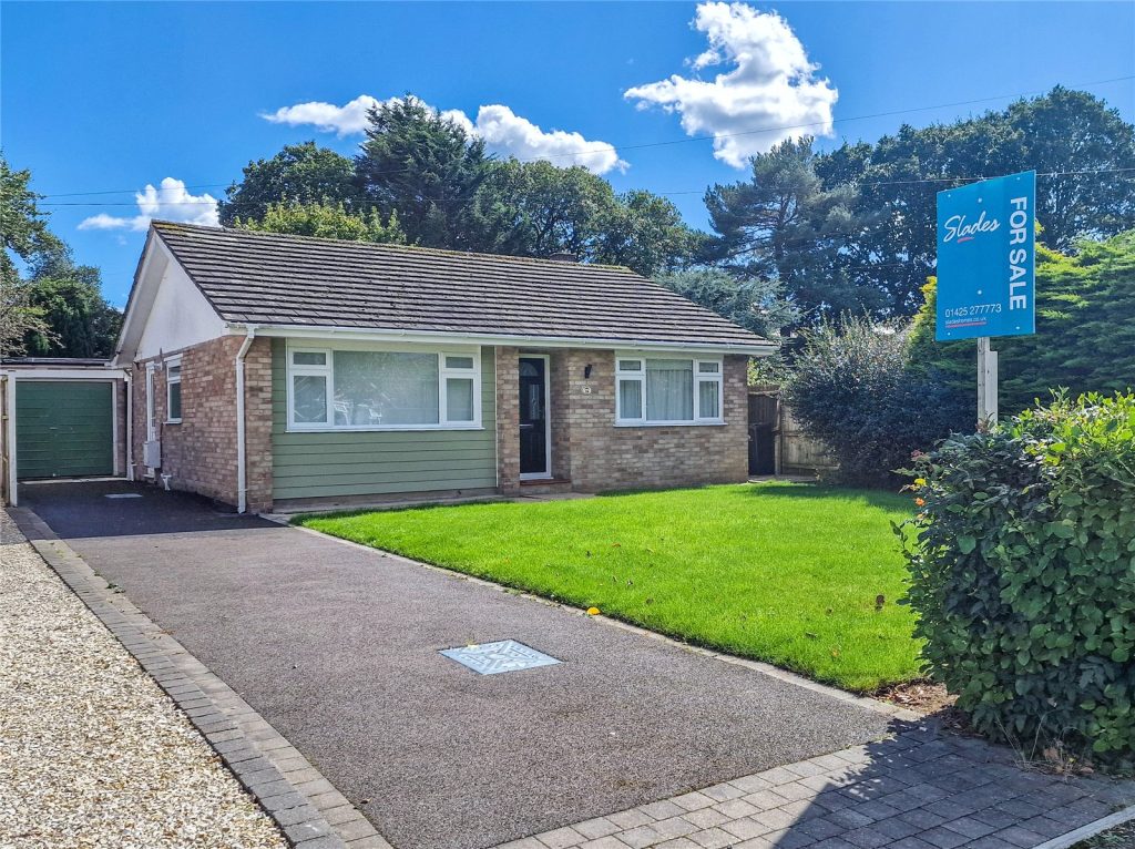 Clive Road, Highcliffe, Dorset, BH23 4NX